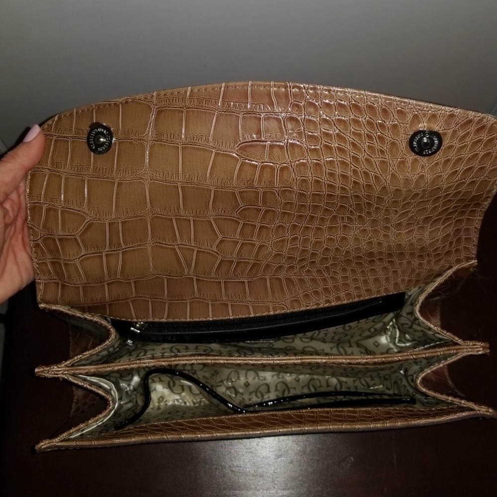 Guess Purse - Picture 4 of 6